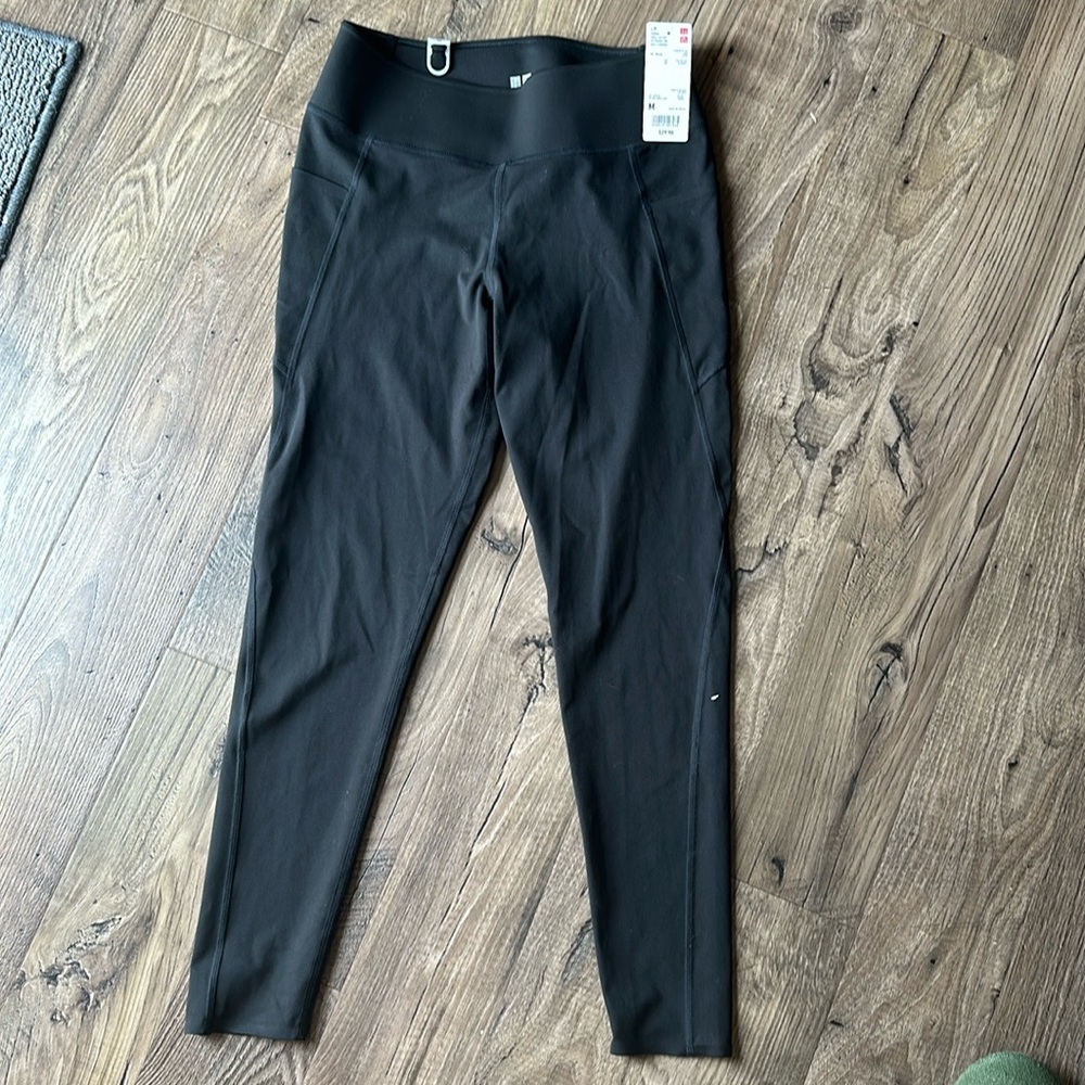 NWT Uniqlo Airism UV Protection Soft Leggings (size Medium)